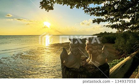Okinawa: Shisa couple gazing at the sunset over the sea 134937058