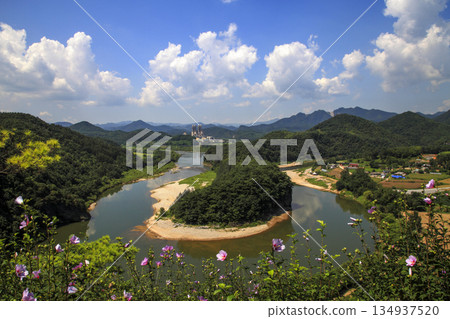 It resembles the Korean Peninsula and is called the "Korean Peninsula Topography" 134937520