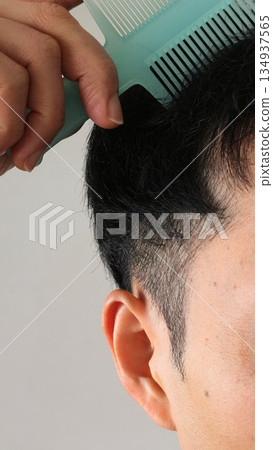 日本人梳頭 134937565