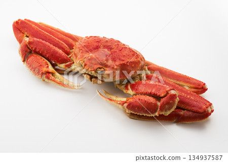 Boiled snow crab on a white background 134937587