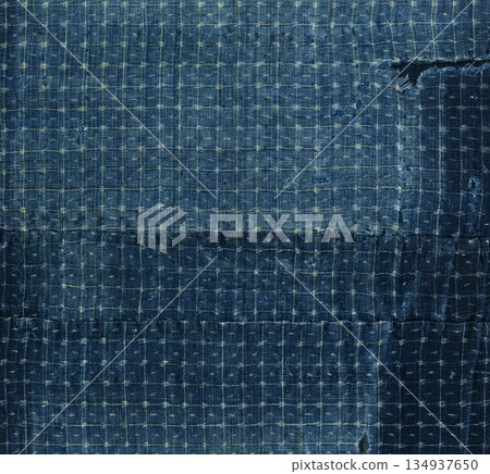 Indigo-dyed rags that connect the "mottainai" lifestyle 134937650