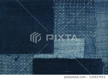 連接“mottainai”生活方式的藍染碎布 134937651