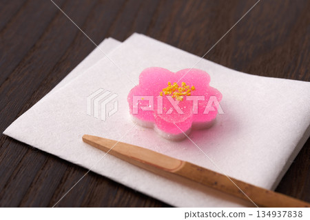 Rakugan 日本甜點形象 134937838