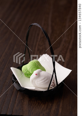 Rakugan 日本甜點形象 134937840