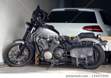 車庫裡的摩托車(美式摩托車) 車庫裡的摩托車(美式摩托車) 134937849