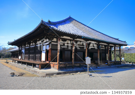 [奈良縣]晴天的元興寺極樂久保大殿 134937859