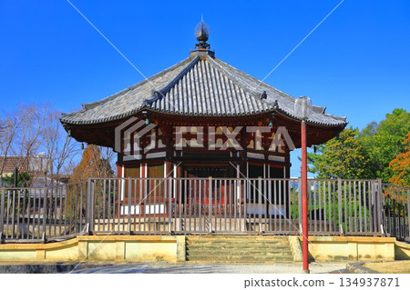 [奈良縣]晴天的興福寺（北堂） 134937871