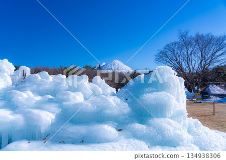 [Mt. Fuji material] Rime trees and scenery at the Lake Saiko Ice Festival [Yamanashi Prefecture] 134938306