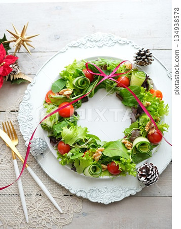 Christmas Stylish Wreath Salad 134938578