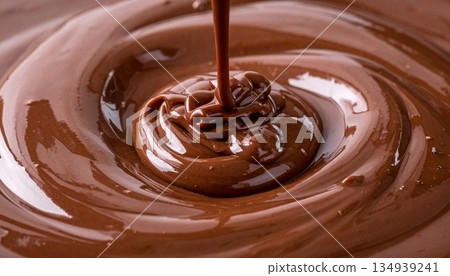 濃鬱的巧克力融化背景 1 134939241