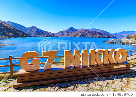 秋季的栃木縣日光市中禪寺湖 134939700