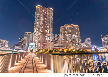 Tokyo: Night view of tower apartments and Harumi Bridge 134939796