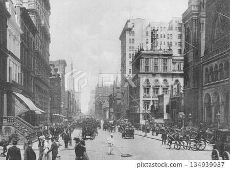 這張老照片拍攝於1916年,地點是美國紐約第五大道43街的伊曼紐猶太教堂前。 這張老照片拍攝於1916年,地點是美國紐約第五大道43街的伊曼紐猶太教堂前。 134939987