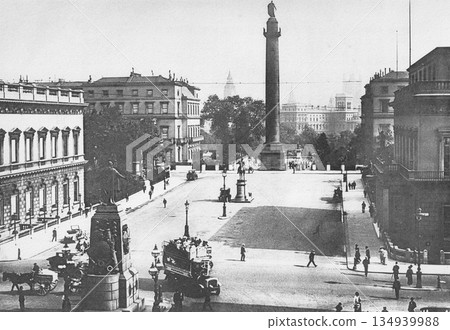 Vintage photograph, 1916, Waterloo Place, London, England Vintage photograph, 1916, Waterloo Place, London, England 134939988