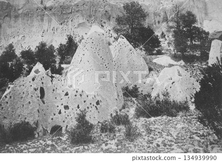 1916 年的舊照片，美國新墨西哥州普韋布洛遺址。 134939990