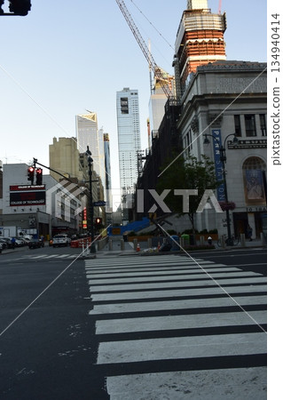 紐約曼哈頓的施工大樓在黎明時分 紐約曼哈頓的施工大樓在黎明時分 134940414