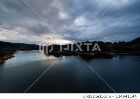 New Year's evening view of Nunome Dam in Nara - Clouds blowing over Lake Nunome and the lake surface reflecting the sky (11) 134941144