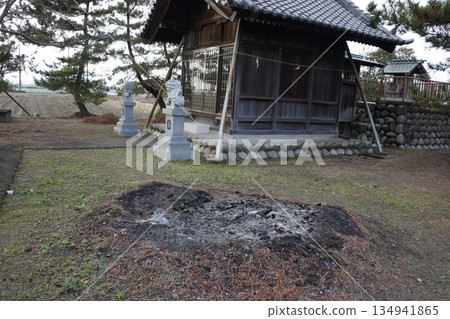 新年第三天，在當地的神明神社。 134941865