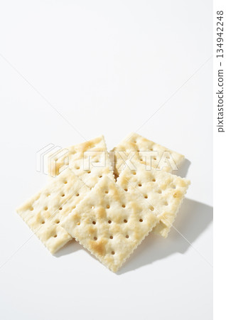 Crispy crackers 134942248