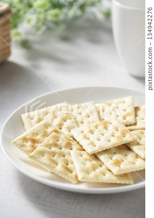 Crispy crackers for breakfast Crispy crackers for breakfast 134942276