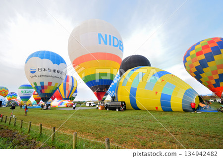 Hot air balloon · balloon Hot air balloon · balloon 134942482