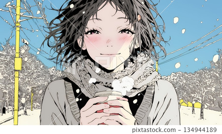 寒冷的冬天，一位年輕女子手裡拿著一杯熱飲，臉上洋溢著幸福的笑容。 134944189