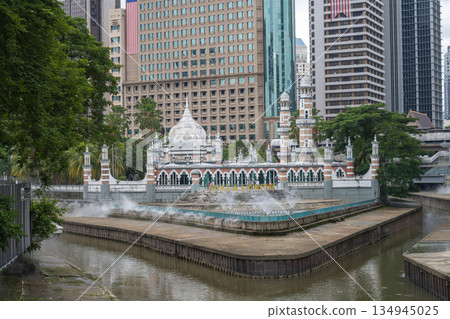 占美清真寺 (Masjid Jamek),巴生河和貢巴克河的交會處,馬來西亞吉隆坡 占美清真寺 (Masjid Jamek),巴生河和貢巴克河的交會處,馬來西亞吉隆坡 134945025