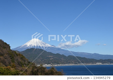駿河灣、富士山和山 駿河灣、富士山和山 134945279