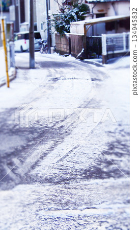 城市道路結冰 134945832