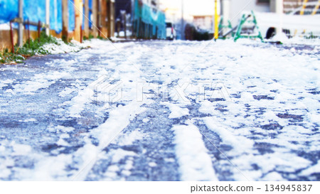 Icy city roads 134945837