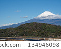 從東名高速公路藤川服務區看到的富士山雪景 134946098