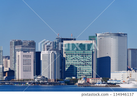 東京灣沿岸的辦公大樓 134946137