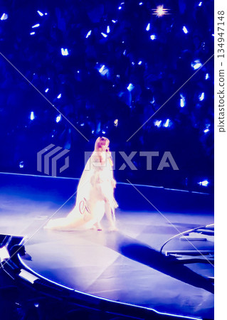 台北市，台灣－2025年12月30日 PLEASURE 世界巡迴演唱會於台北大巨蛋舉行 134947148