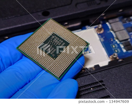 Laptop CPU socket and CPU 134947609