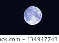 漂浮在夜空的滿月 134947741