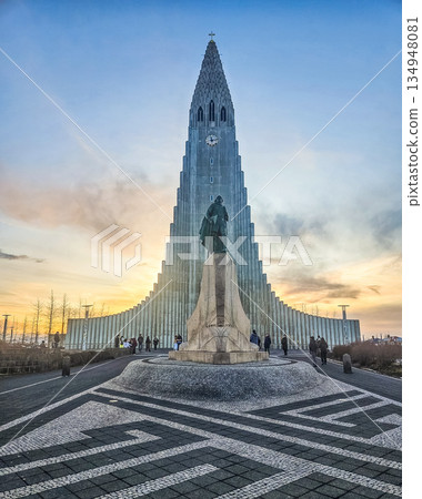 Hallgrimskirkja Church and Leif Erikson Statue at Sunset in Reykjavik Hallgrimskirkja Church and Leif Erikson Statue at Sunset in Reykjavik 134948081