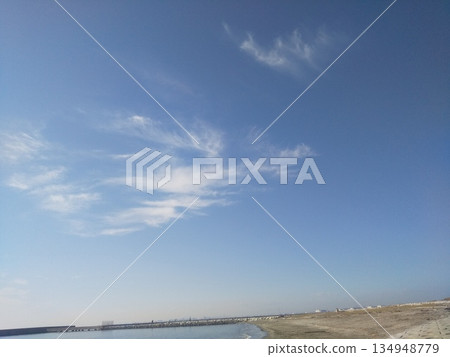 Blue sky and white clouds of Kemigawa beach 134948779