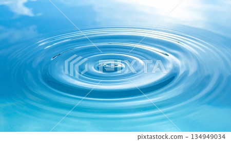 平靜水面上的漣漪 134949034
