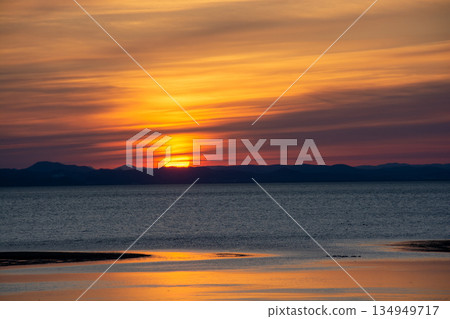 美麗的湖黃昏 134949717