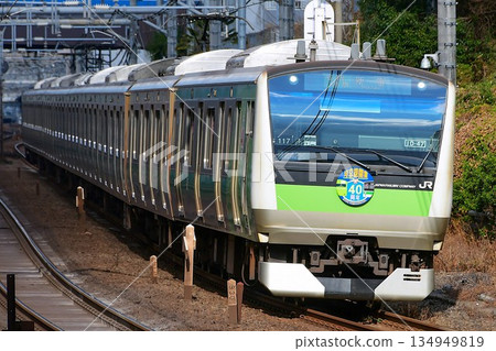 E233系列7000系列Hae 117列車組,為慶祝埼京線開通40週年而特別裝飾。 E233系列7000系列Hae 117列車組,為慶祝埼京線開通40週年而特別裝飾。 134949819
