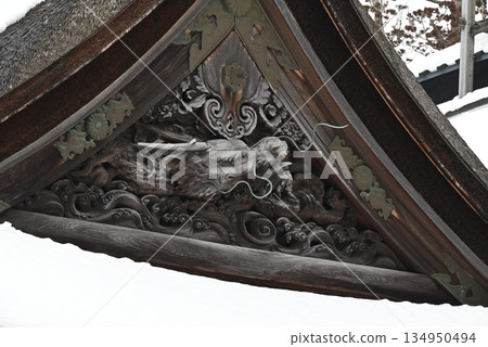 Decorative dragon carvings on the gable of Kongobu-ji Temple in Mount Koya in winter Decorative dragon carvings on the gable of Kongobu-ji Temple in Mount Koya in winter 134950494