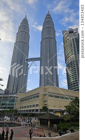 this is famous build in Malaysia named Twin Tower at KLCC 134953485