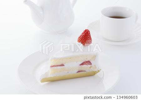 Strawberry shortcake and tea set 134960603