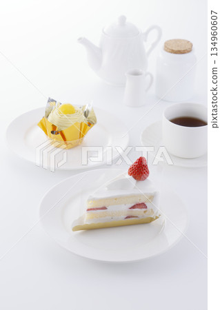 Shortcake, Mont Blanc & Tea Set 134960607