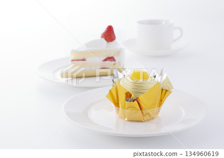 Shortcake, Mont Blanc & Tea Set 134960619