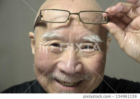 老人的微笑 134961139