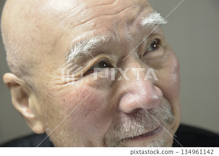 Old man's smile 134961142