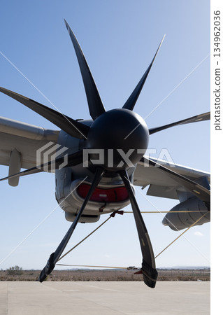 Symmetric eight-blade propeller system on tactical airlifter 134962036
