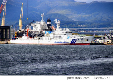 Protecting the safety of the seas and shipping routes... PL89 Patrol Boat Esan docked at Hakodate Dock Protecting the safety of the seas and shipping routes... PL89 Patrol Boat Esan docked at Hakodate Dock 134962232