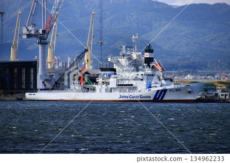 Protecting the safety of the seas and shipping routes... PL89 Patrol Boat Esan docked at Hakodate Dock Protecting the safety of the seas and shipping routes... PL89 Patrol Boat Esan docked at Hakodate Dock 134962233